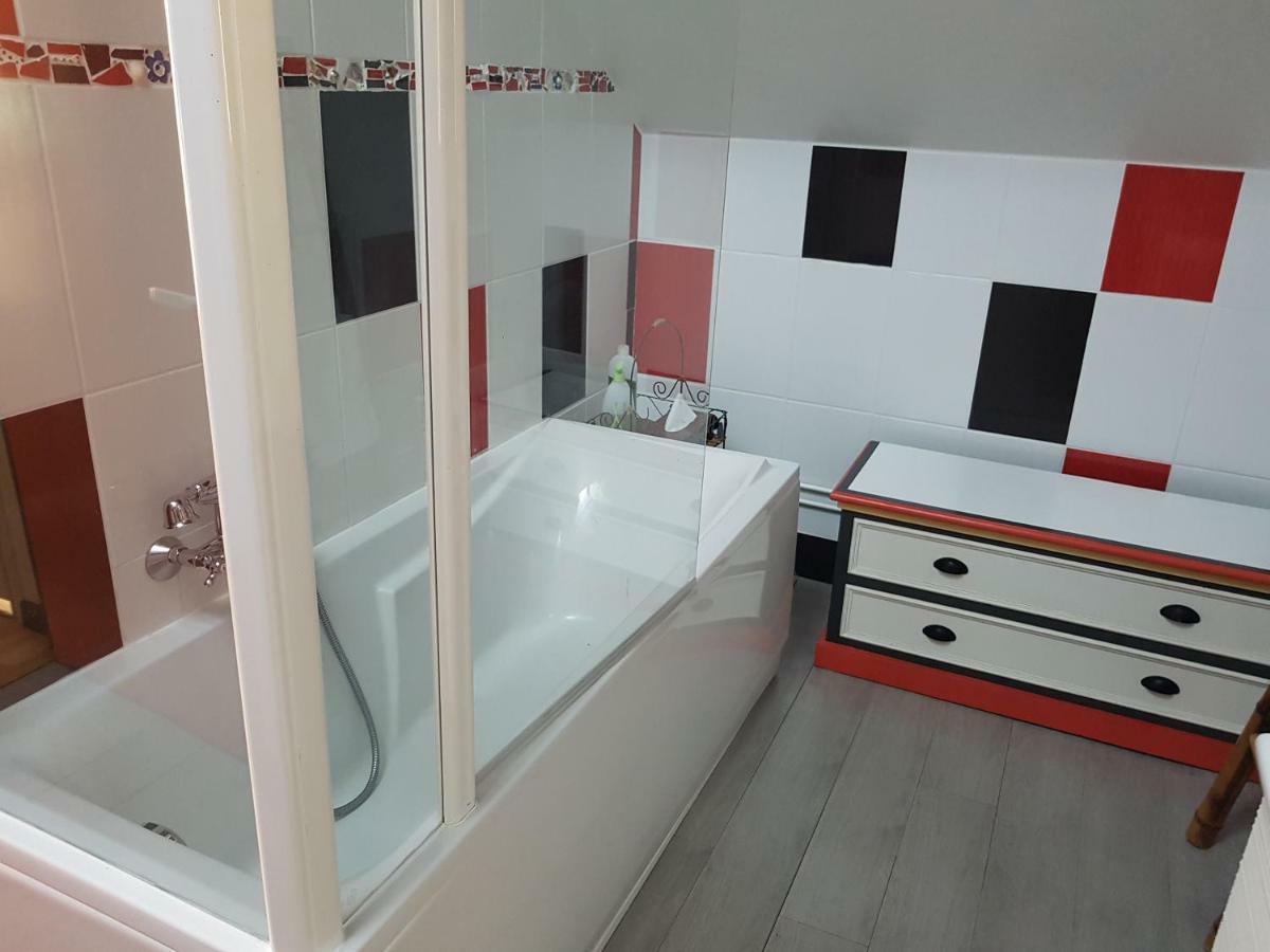 Les Pinguelles Bed & Breakfast Le Donjon Dış mekan fotoğraf